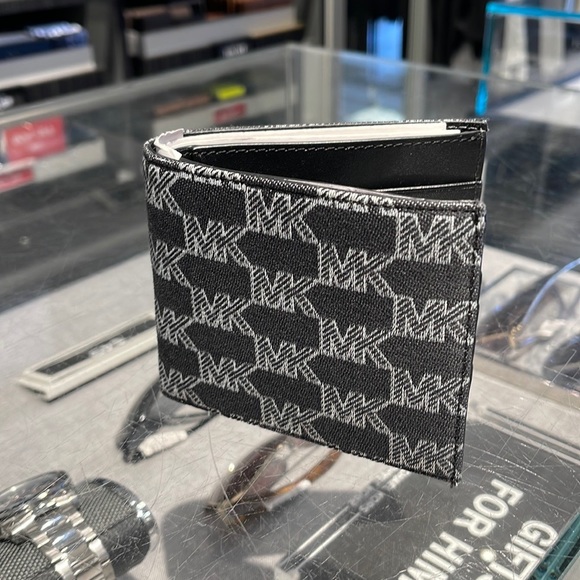 Michael Kors Men’s Women’s Cooper Logo Fabric Billfold Wallet Black Multi NWT - Picture 12 of 16